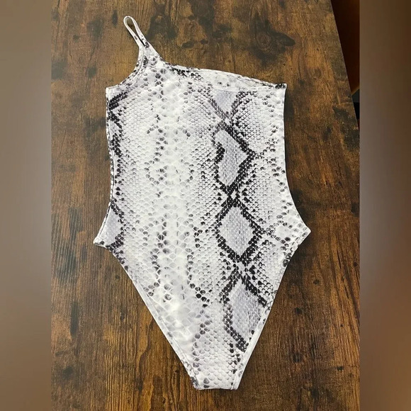 polly snake print one shoulder bodysuit - Picture 10 of 12